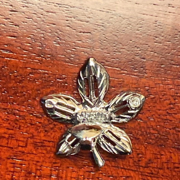 Vintage Sarah Coventry Silvertone Leaf Brooch and Clip Earring Set Like New - Picture 7 of 9